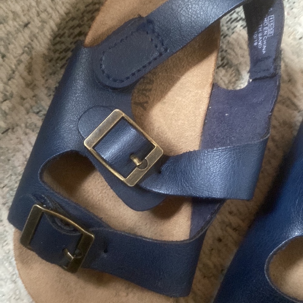Baby Old Navy Sandles - 12-18 Mo. - Picture 2 of 4